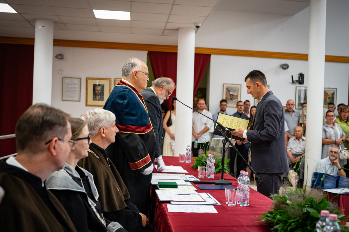 diplomaoszto_BakMiklos.jpg diplomaoszto_BakMiklos.jpg